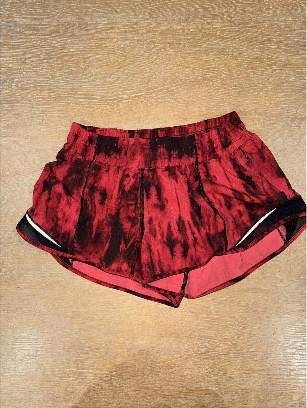 Lululemon Hotty Hot Short 2.5" *Game Day SIZE 6 Low Rise Red Black